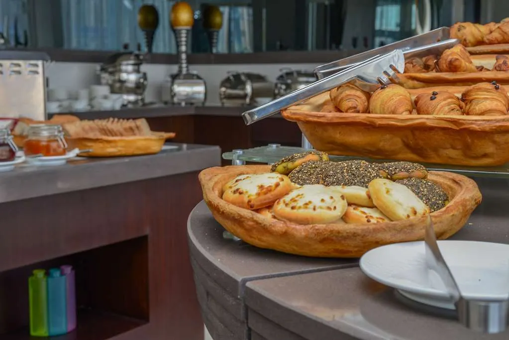 ****  Golden Tulip Dammam Corniche Hotel Saúdská Arábie